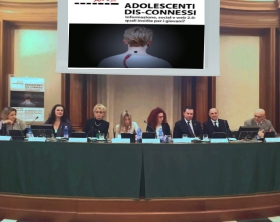 ADOLESCENTI DIS-CONNESSI - Associazione Italiana